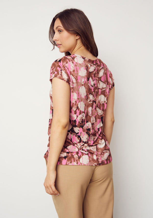 I SAY Louis Printed V-Neck T-Shirt T-Shirts M68 Luxury Camel w/Pink