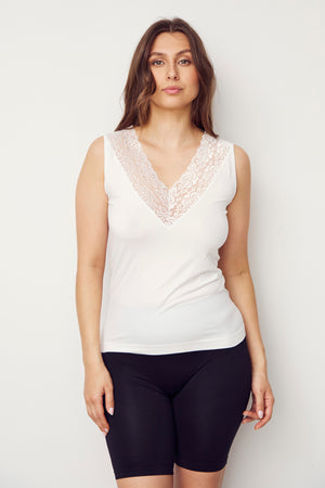 I SAY Nilla V-Neck Top Basics 101 Broken White