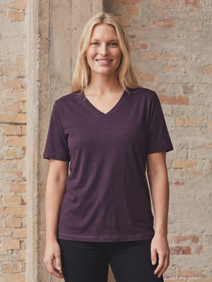 I SAY Nugga Basic V-Neck T-Shirt Basics 419 Aubergine