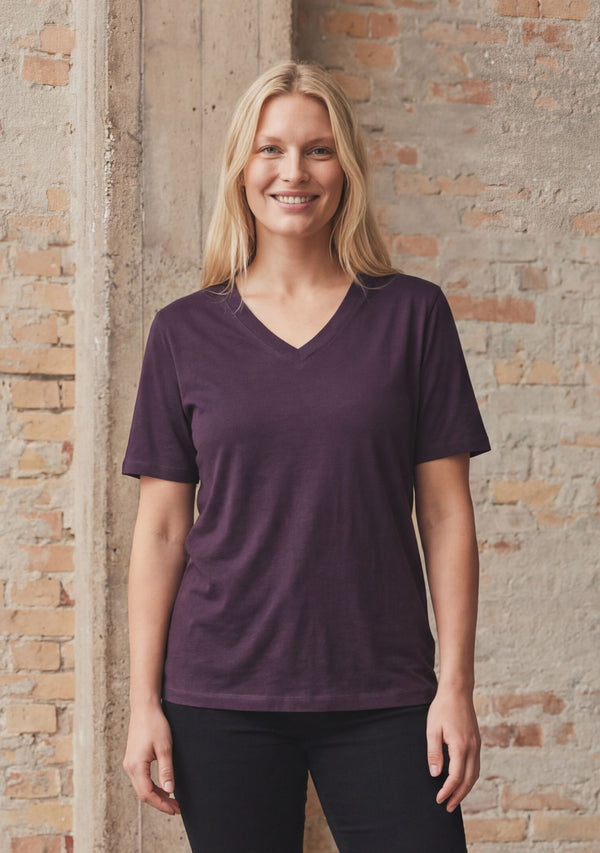 I SAY Nugga Basic V-Neck T-Shirt Basics 419 Aubergine